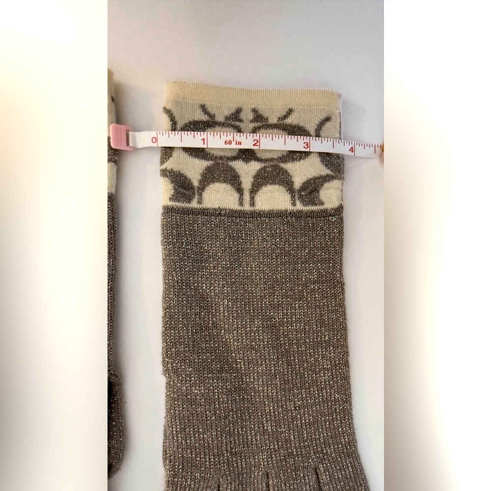 COACH Signature Logo Metallic Knit Gloves Grey Silver White Merino Wool NWOT - Picture 7 of 7